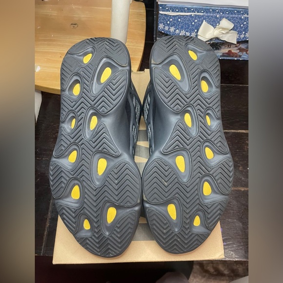 Yeezy Boost 700 “Dark Glow” - Picture 4 of 4